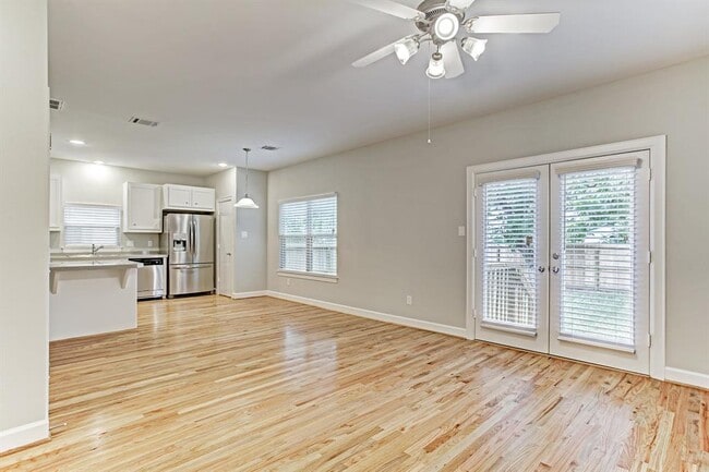 Building Photo - 808 E 39th St