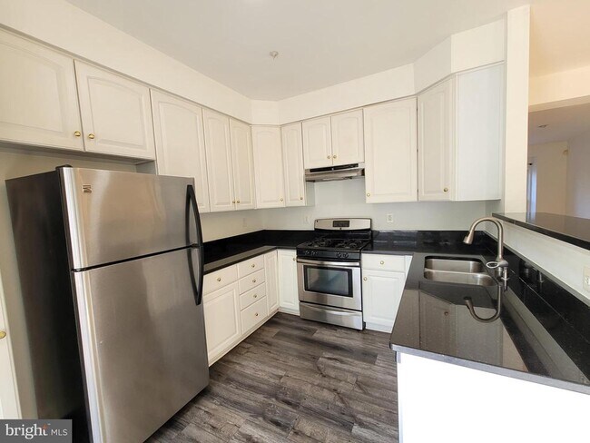 Building Photo - 13115 Rosebay Dr