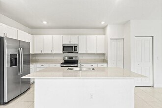 Building Photo - 4670 Meyerson Pl