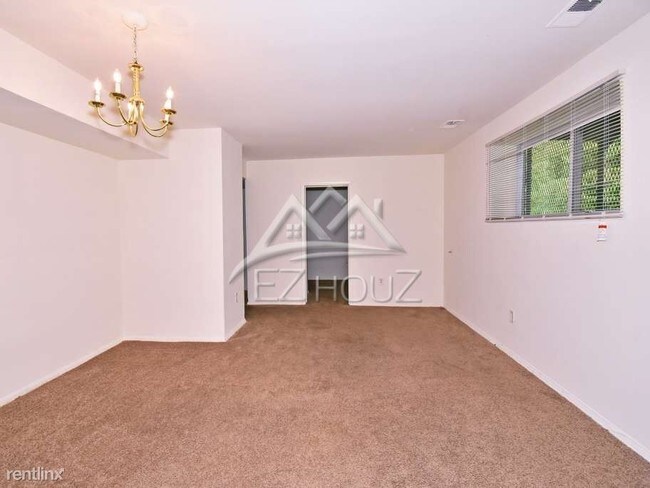 Building Photo - 4300 Seminole Ave