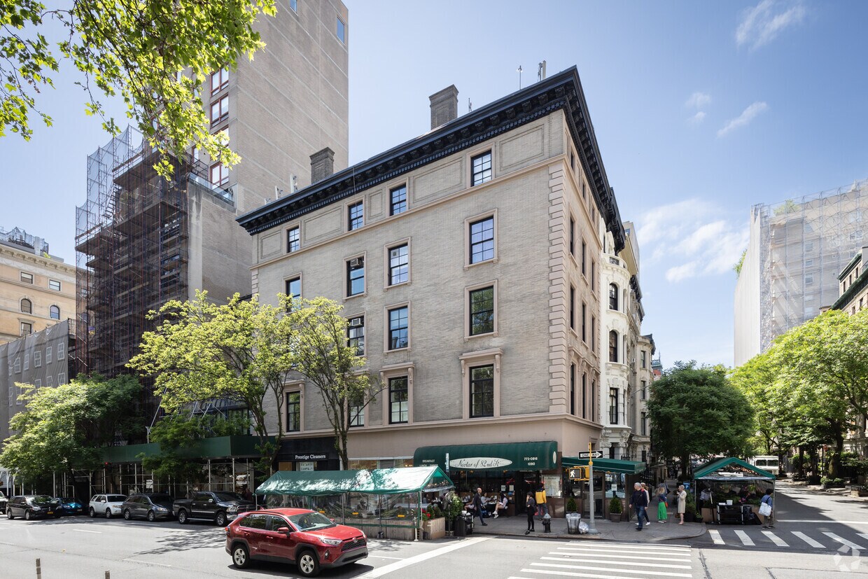 Primary Photo - 1082-1090 Madison Ave