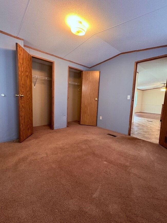 Building Photo - 2 Bed 2 Bath Mobile Home in Rockwell Village