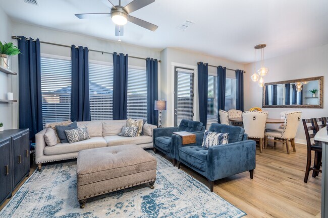 Foto del edificio - 968 Ford Pines Ln