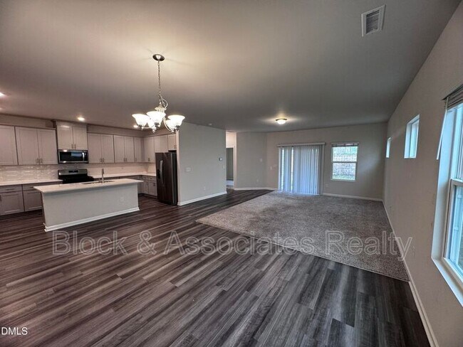 Building Photo - 129 Boone Lake Way
