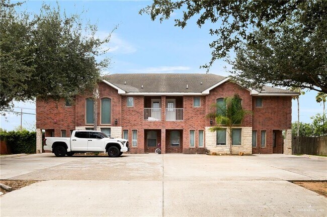 Building Photo - 17 S 48th Ln