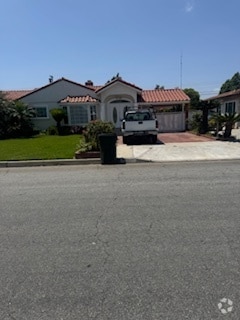Building Photo - 10331 Newville Ave