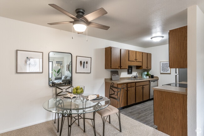 2 BR, 1 BA, 835 SF - Chestnut Hills Apartments