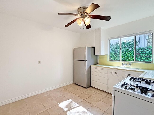 Building Photo - 1300 Hoover St