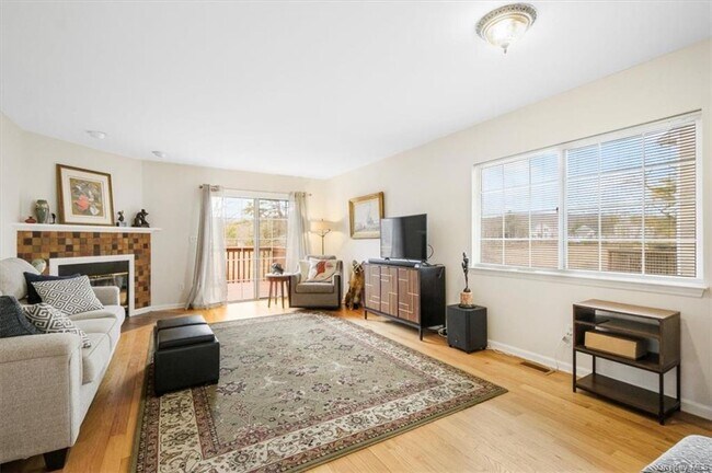 Foto del edificio - 301 Covington Green Ln