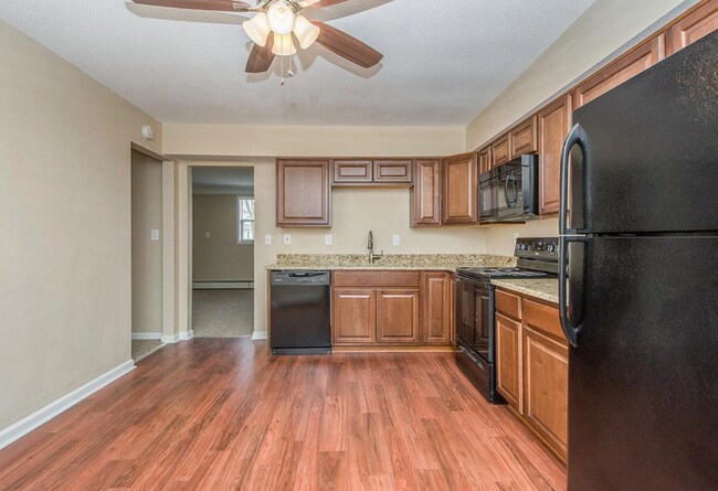 Foto del edificio - Spacious 3 Bedroom Garden Level Duplex