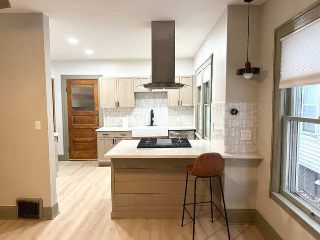 Building Photo - 9205 Clifton Blvd