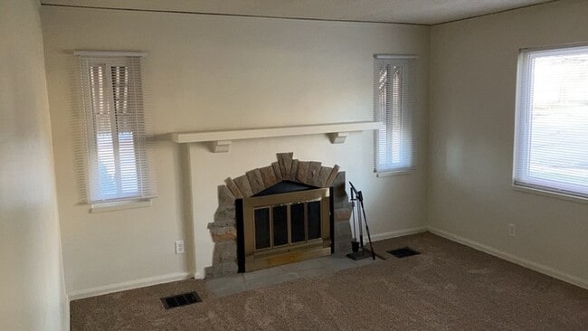 Photo - 1076 Sherwood Dr House