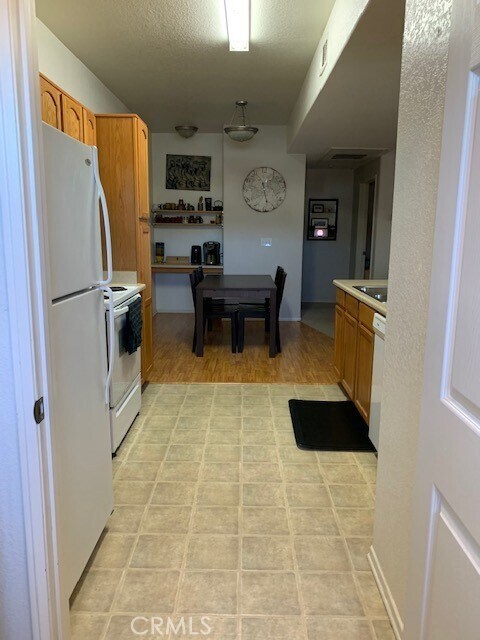 Foto del edificio - 41410 Juniper St