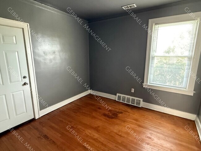 Building Photo - 5506 Linsdale St