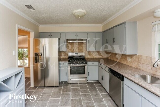 Foto del edificio - 7355 Greenacres Dr