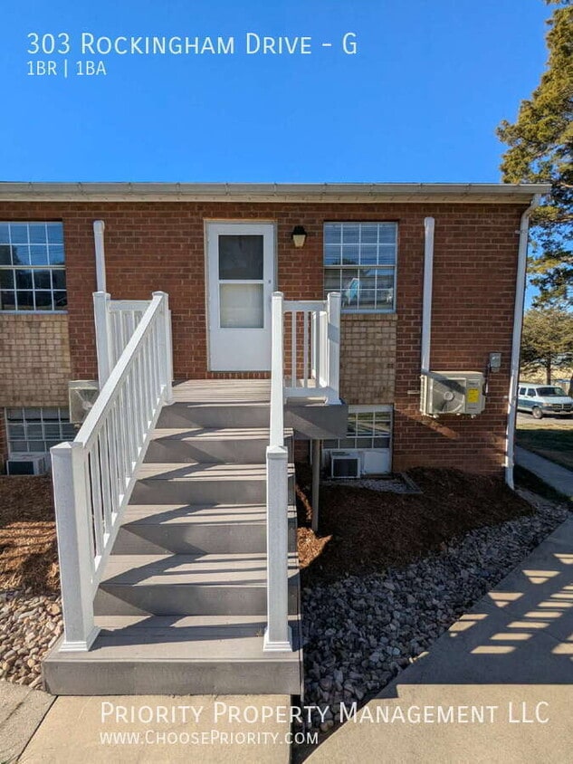 Foto principal - 303 Rockingham Dr