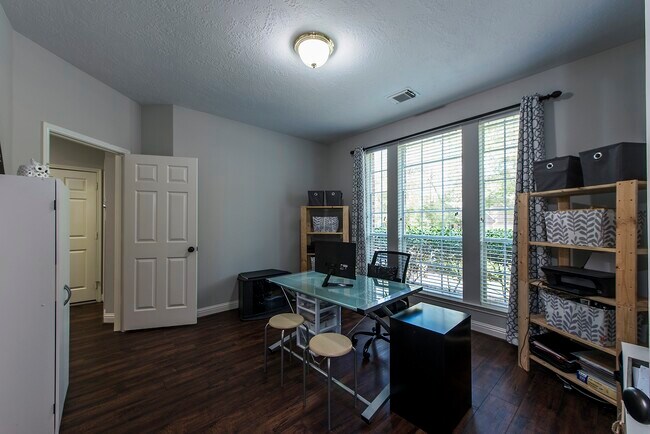 Foto del edificio - 11 Crested Point Pl