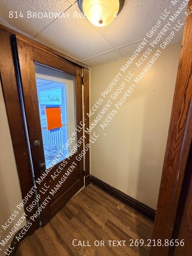 Foto del edificio - 814 Broadway Ave NW