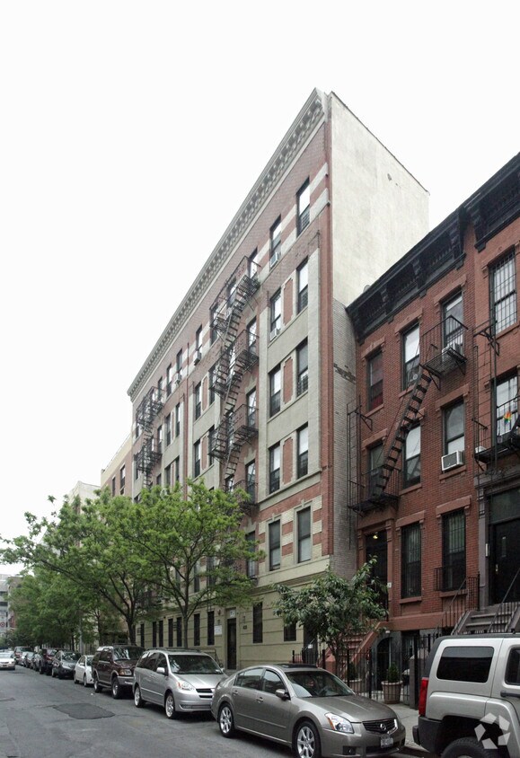 Building Photo - 428 E 117th St