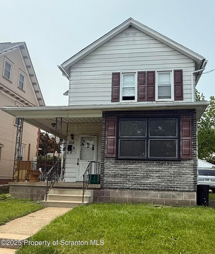 Primary Photo - 205 2nd St