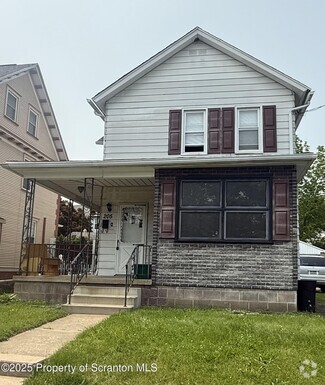 Building Photo - 205 2nd St