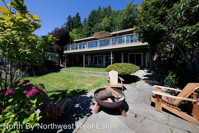 Building Photo - 1454 West Lake Sammamish Pkwy NE