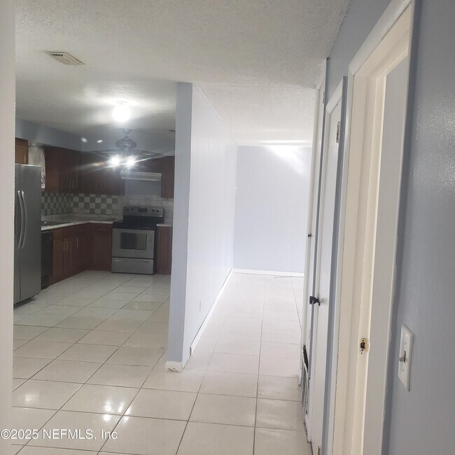 Foto del edificio - 7861 Austin Rd