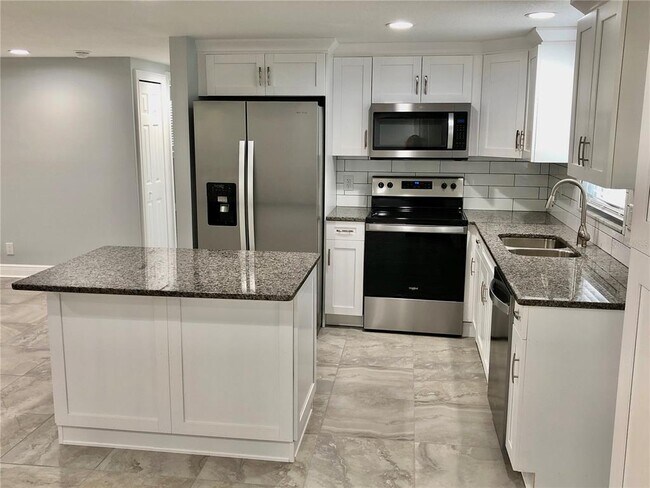 Foto del edificio - 11001 Riverview Dr