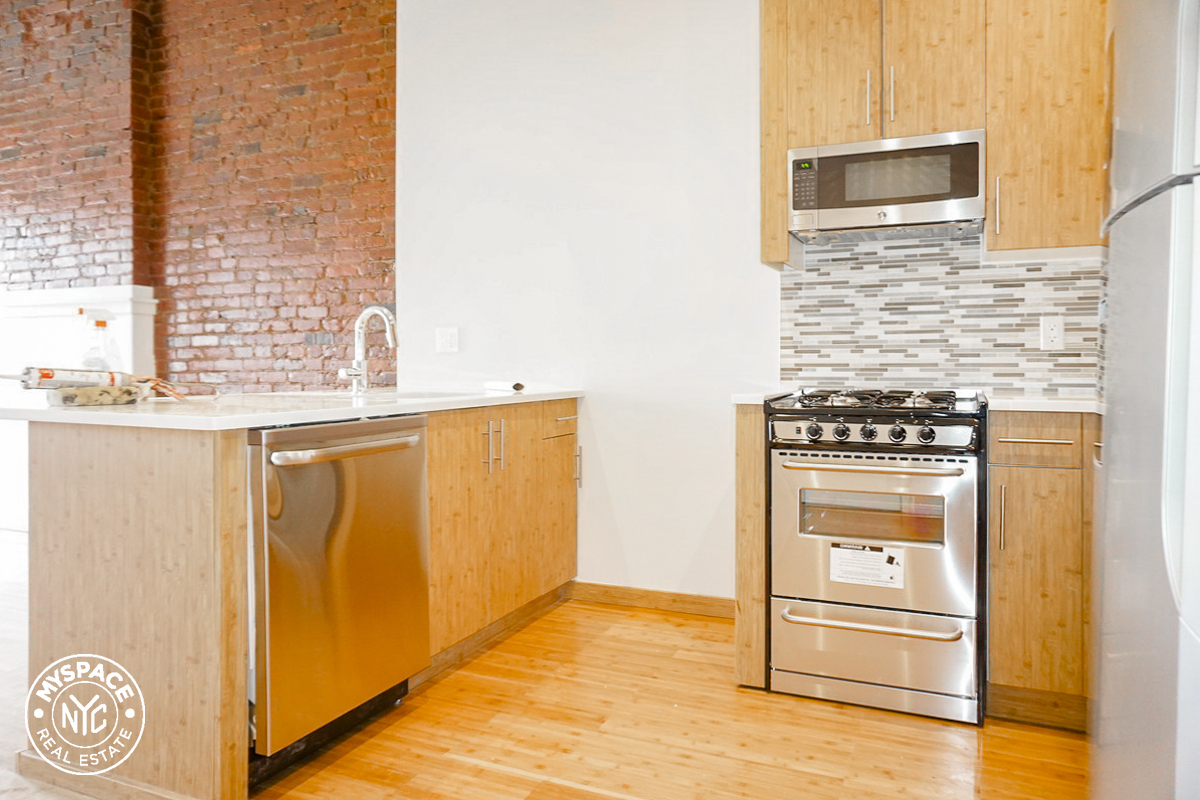 Primary Photo - 1158 Fulton St