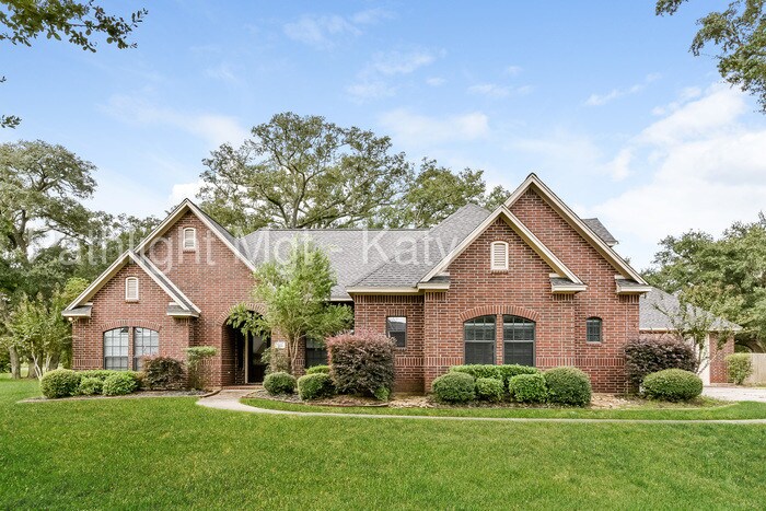 Primary Photo - 805 Heritage Oaks Dr, Angleton, TX, 77515
