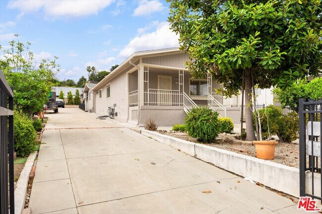 Foto del edificio - 6190 Mesa Ave