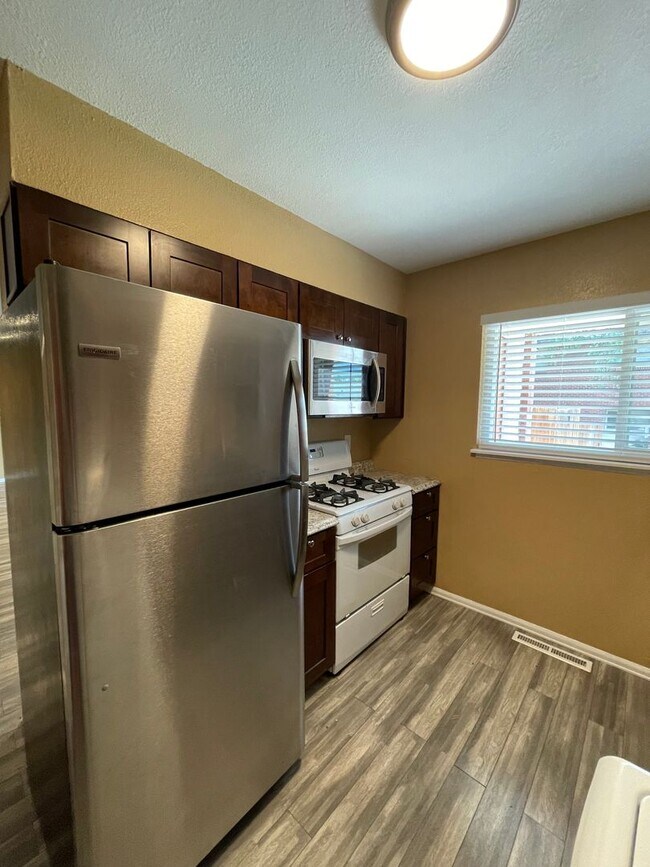 Foto del edificio - Spacious 3-Bedroom Townhome for Rent in We...