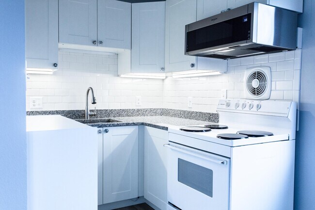Kitchen - 2473 Lake Ave