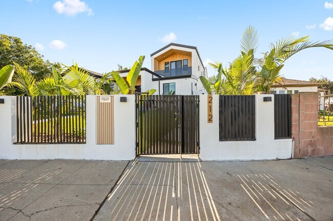 Foto del edificio - 212 W 64th St