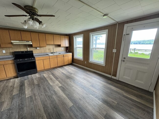 Building Photo - Spacious 3-Bedroom Lakeview Apartment – Milton, VT – Available Now