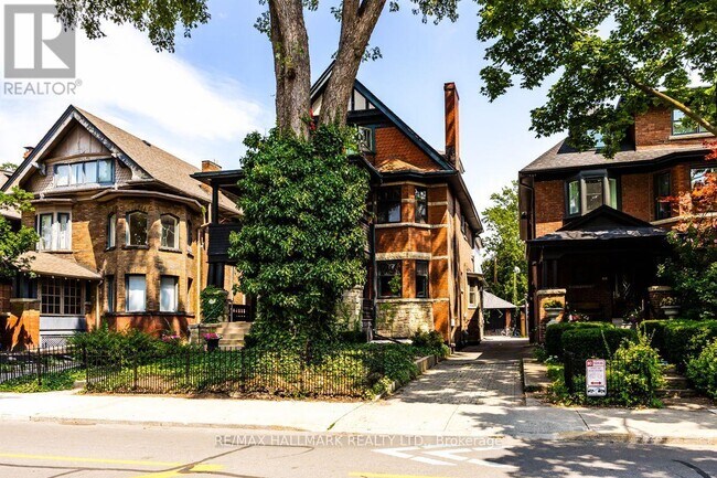 Photo du bâtiment - 321 Palmerston Blvd