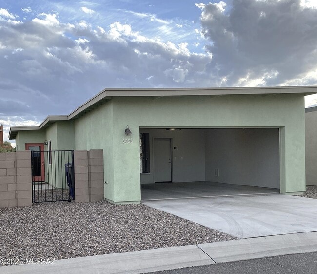 Building Photo - 3026 N Dasylirion Dr