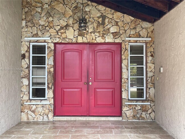 Foto del edificio - 5811 SW 164th Terrace