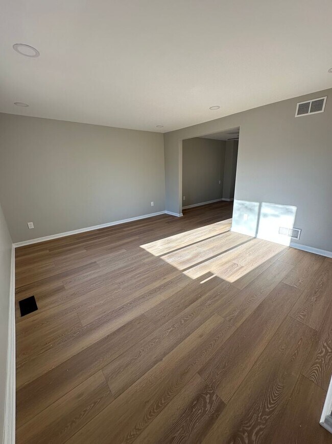 Foto del edificio - 4 bedroom 2.5 bath single family in Burlington Township