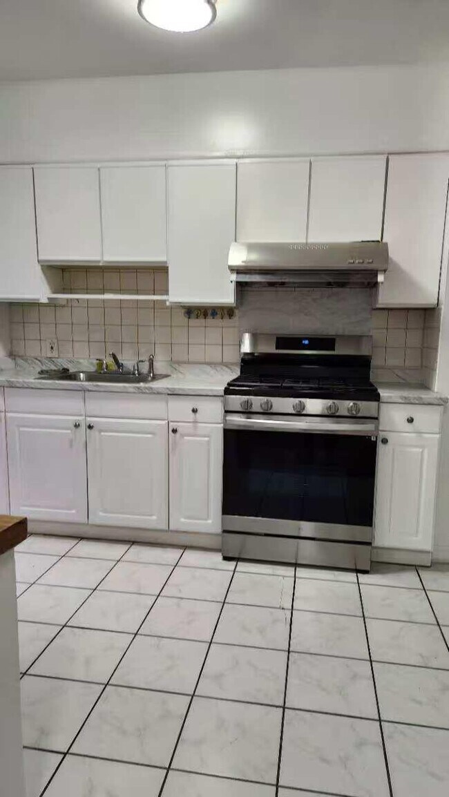 Foto del edificio - 1527-27 123rd St