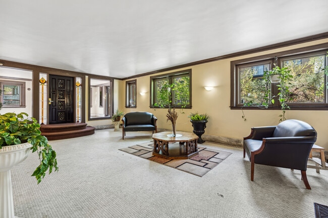 Foto del edificio - 5135 S Kenwood Ave