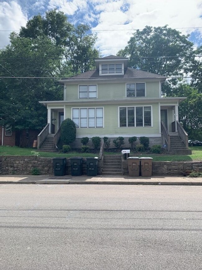 1037 - 1037 Apartment