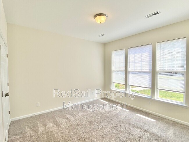 Foto del edificio - 1413 Independence Blvd