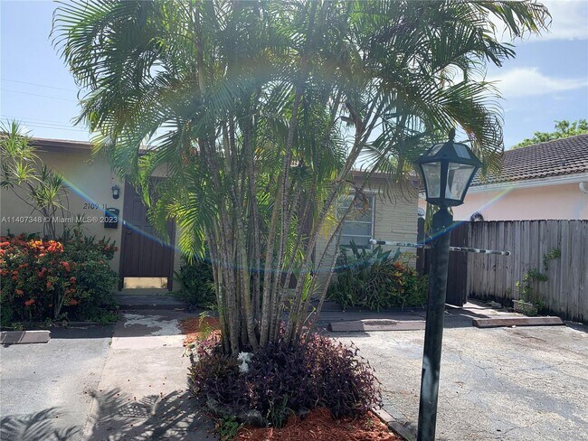 Foto del edificio - 2109 N 17th Ct
