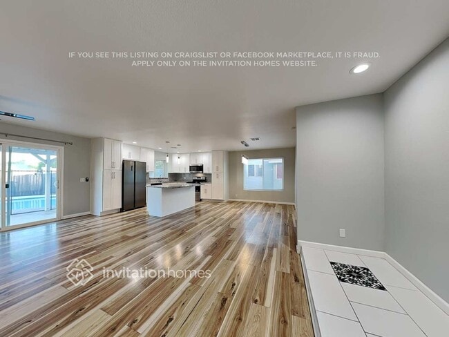 Building Photo - 304 W Alamo Dr