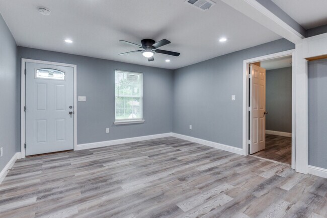 Photo - 5006 Bartlett Ave House