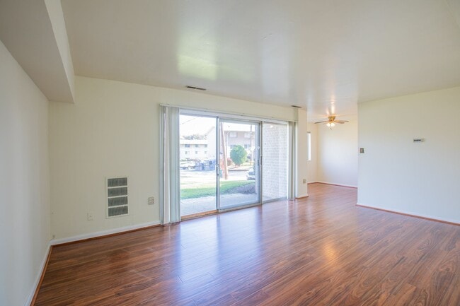 Building Photo - Lovely 2 BR/1 BA Condo in New Carrolton!