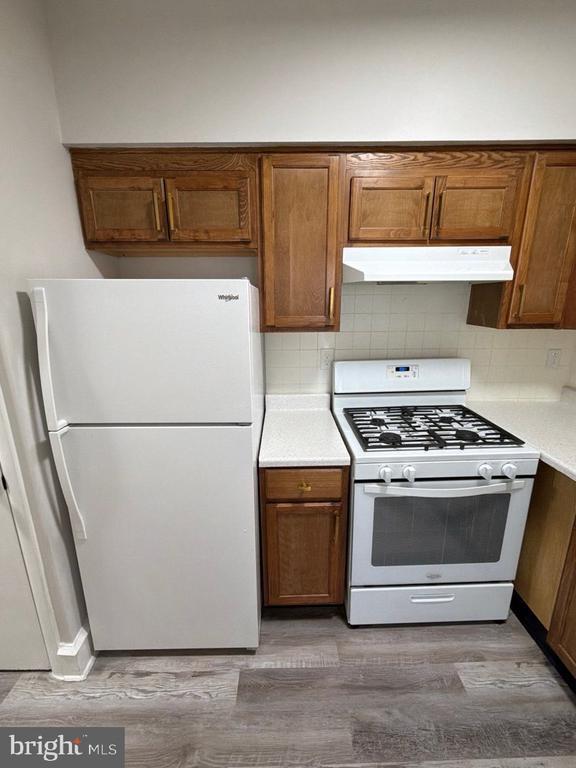 Foto del edificio - 7092 Forrest Ave