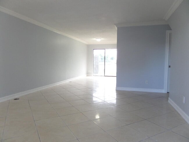 Building Photo - 2503 Seaside Dr