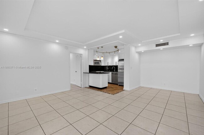 Building Photo - 1050 SE 15th St